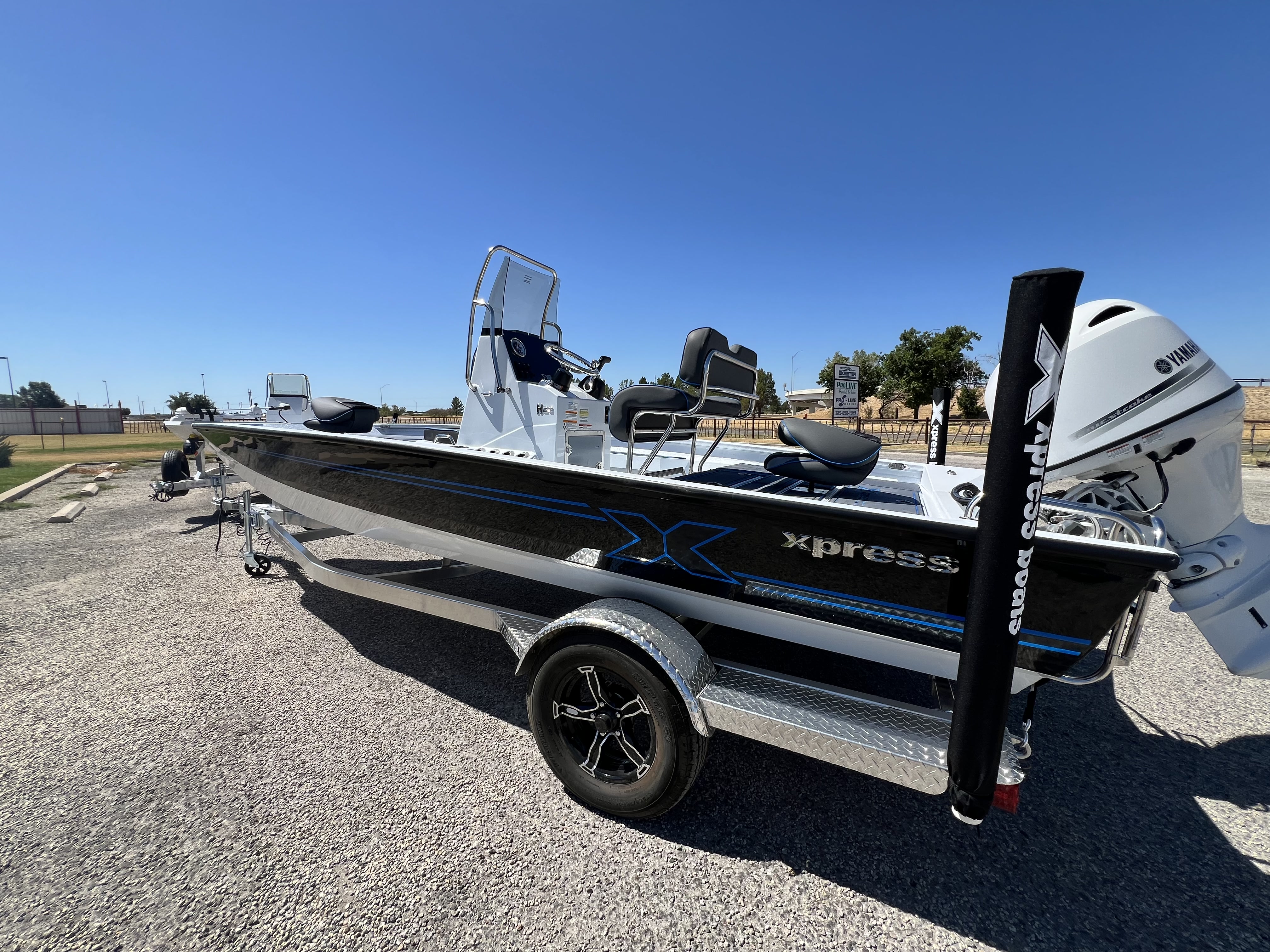 2027 Xpress H20 Bay
